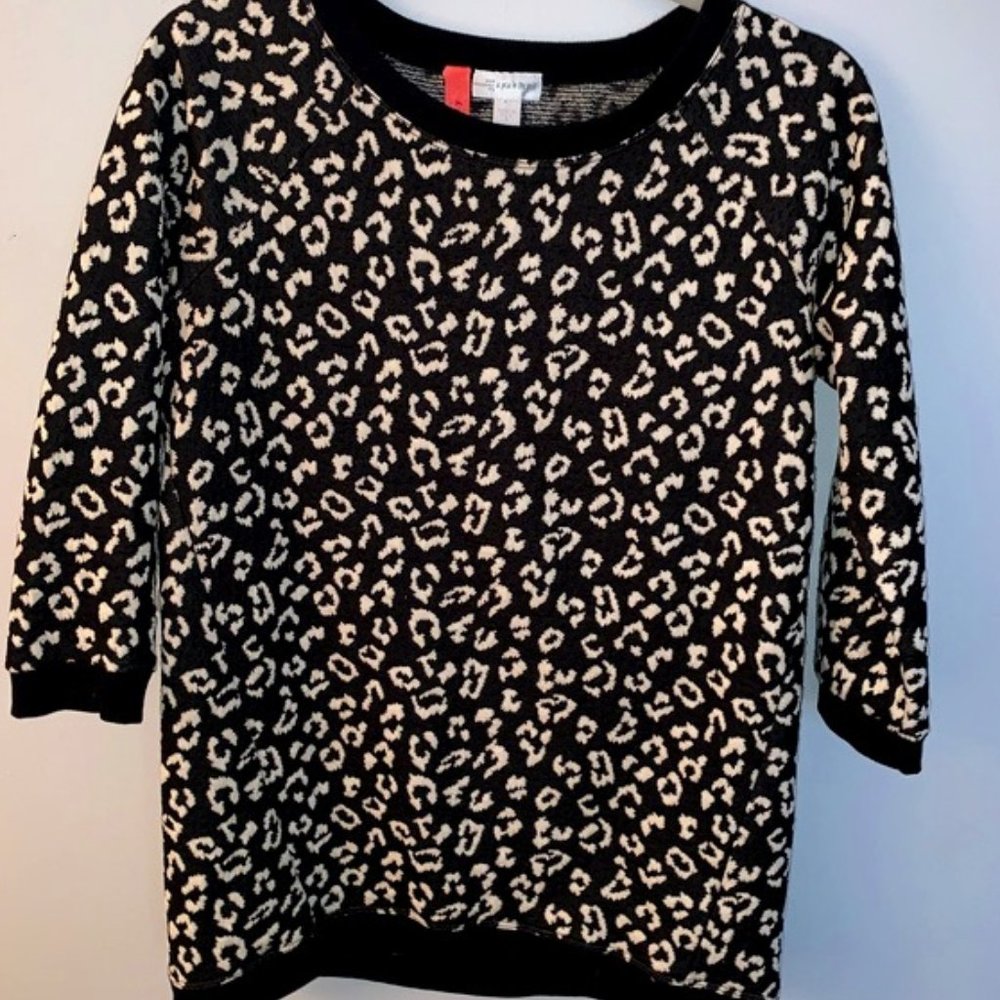 A Pea In the Pod Maternity Sweater Top Size Small Black White Print Lightweight
